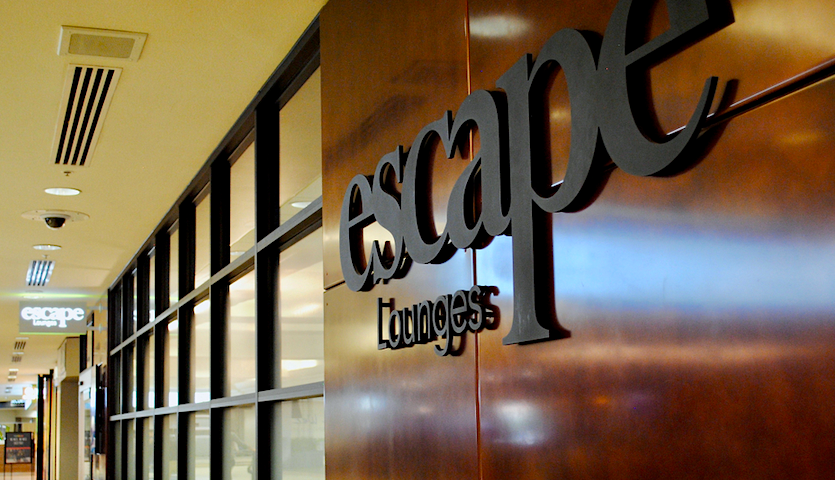 Escape Lounge in SMF exterior sign