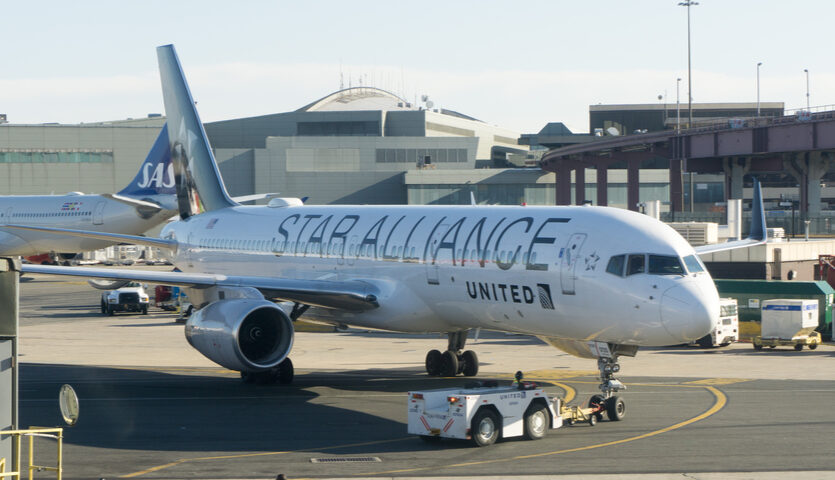 Boeing 757 United Airlines plane painted in Star Alliance livery