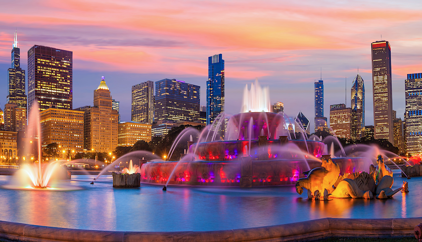 Buckingham Fountain in Chicago at nighttime