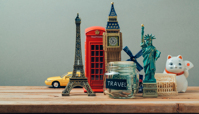 souvenirs, mini eiffel tower, mini red telephone booth, mini big ben, mini statue of liberty